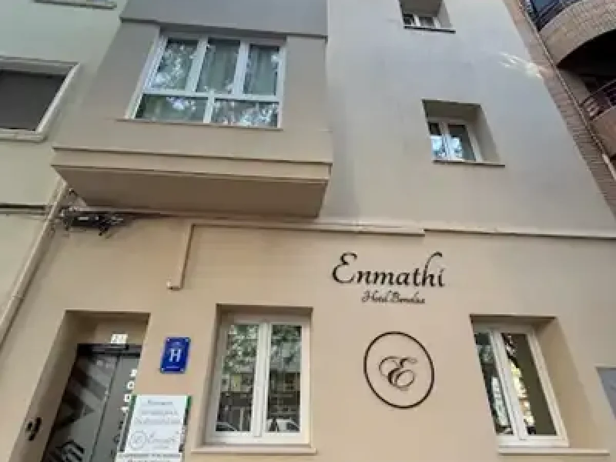 fachada hotel enmathi benalua